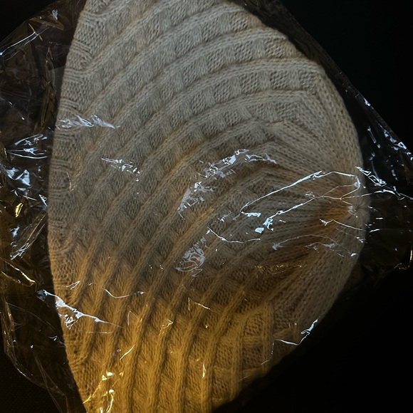 Knit Bucket Hat - NWT - Picture 4 of 4